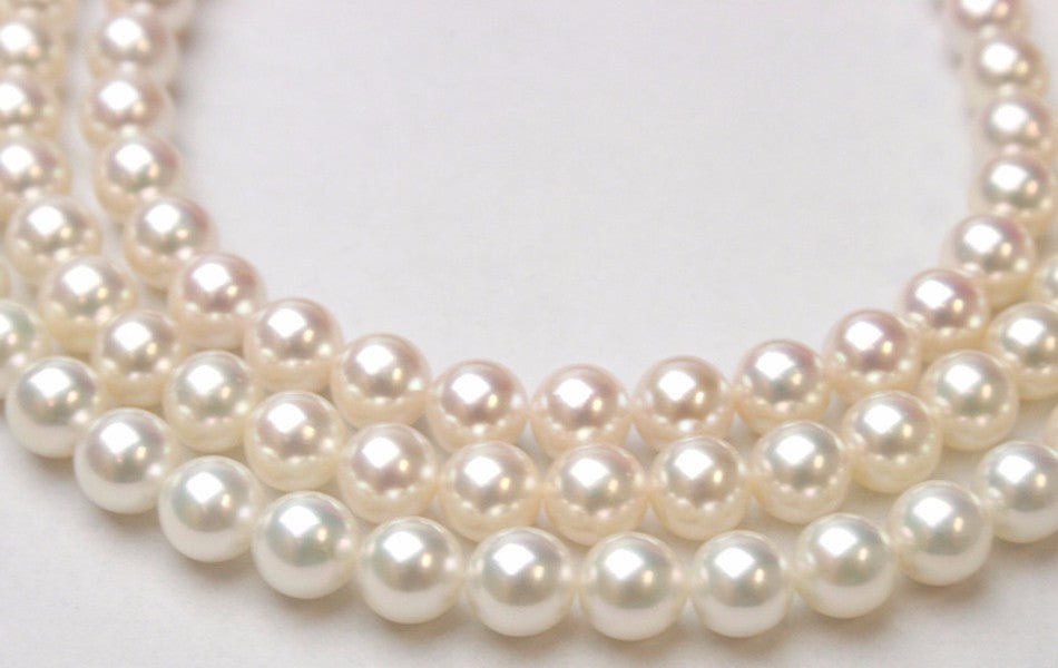 Choosing the Perfect Overtone of White Akoya Pearls: A Comprehensive Guide - Marina Korneev