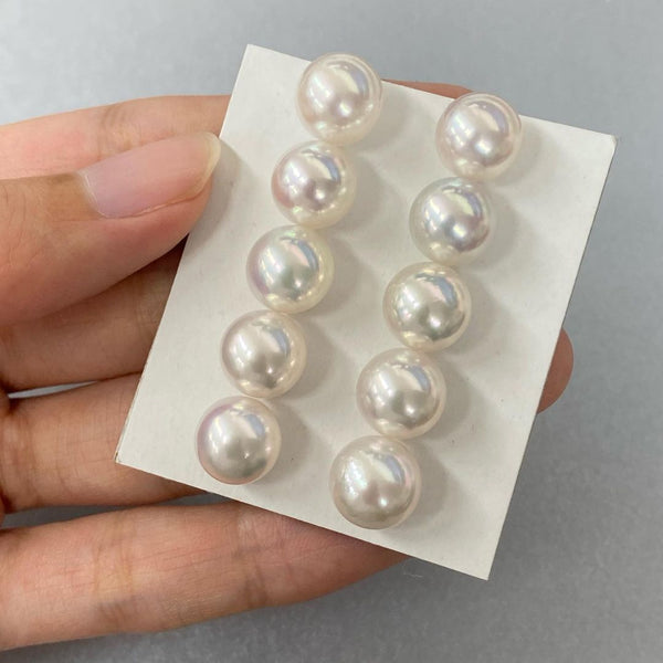 Well-matched Akoya pearl pairs.
