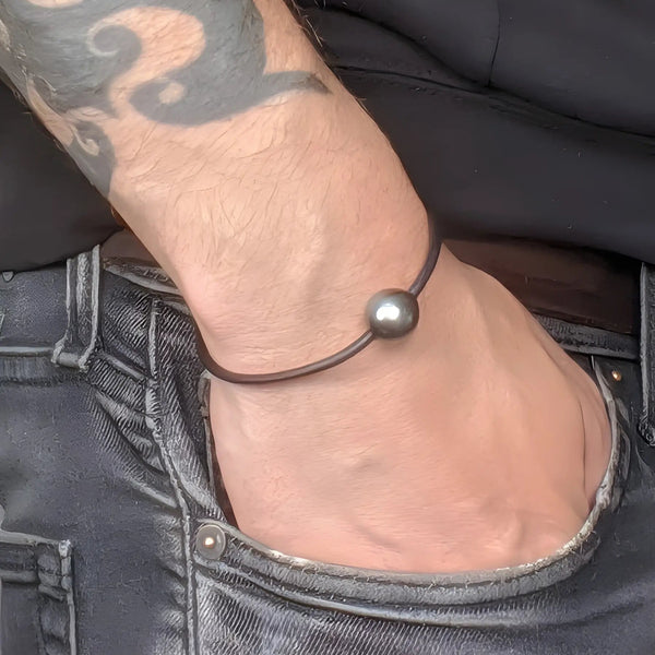9-11mm Tahitian Pearl and Leather Cord Adjustable Bracelet.