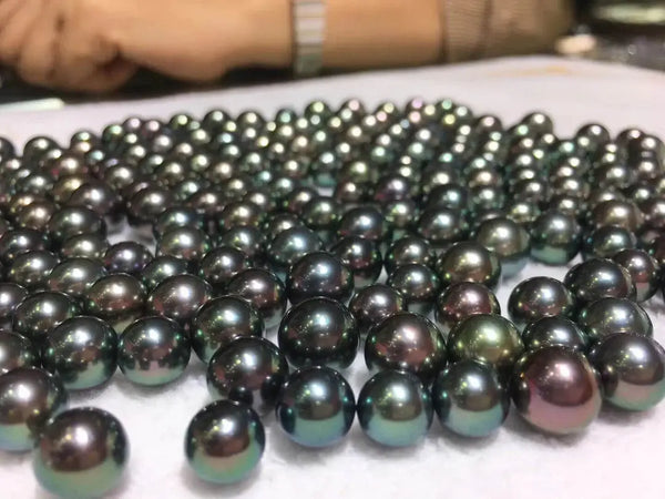 Collection of lustrous dark Tahitian pearls showcasing iridescent colors for everyday wear.