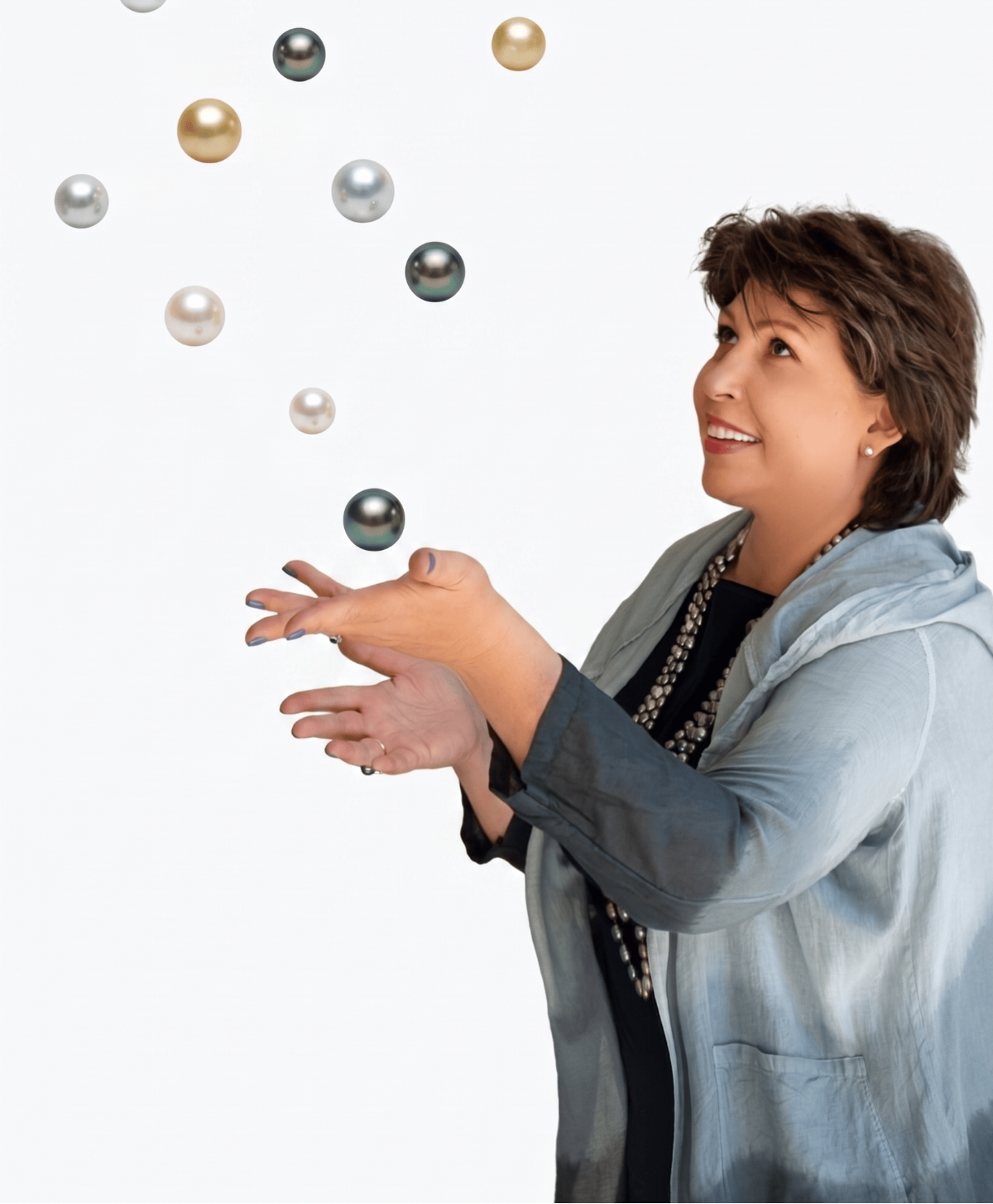 Marina juggling pearls